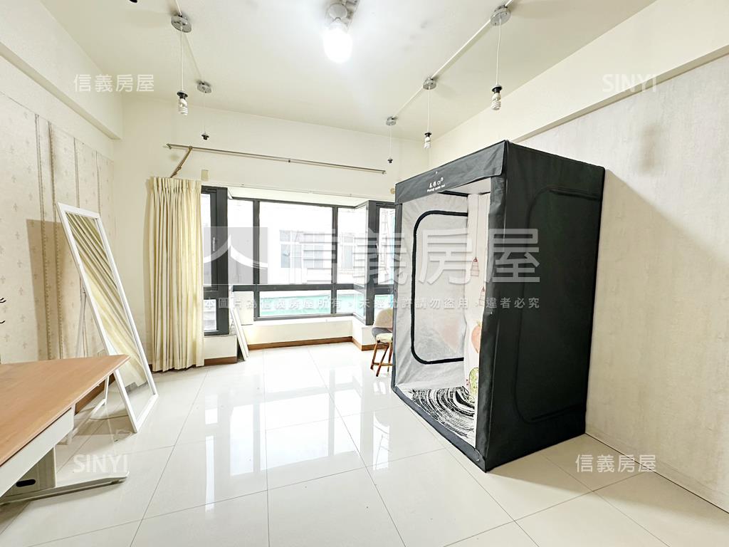 近車站捷運商用地正街店面房屋室內格局與周邊環境