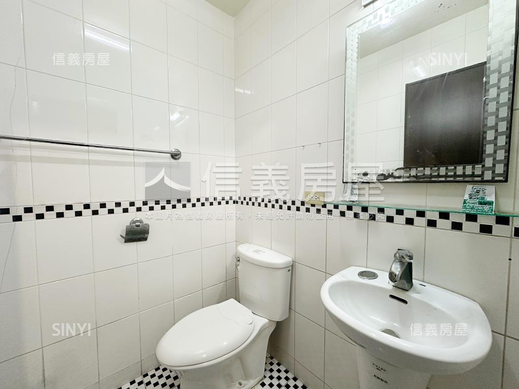 近車站捷運商用地正街店面房屋室內格局與周邊環境