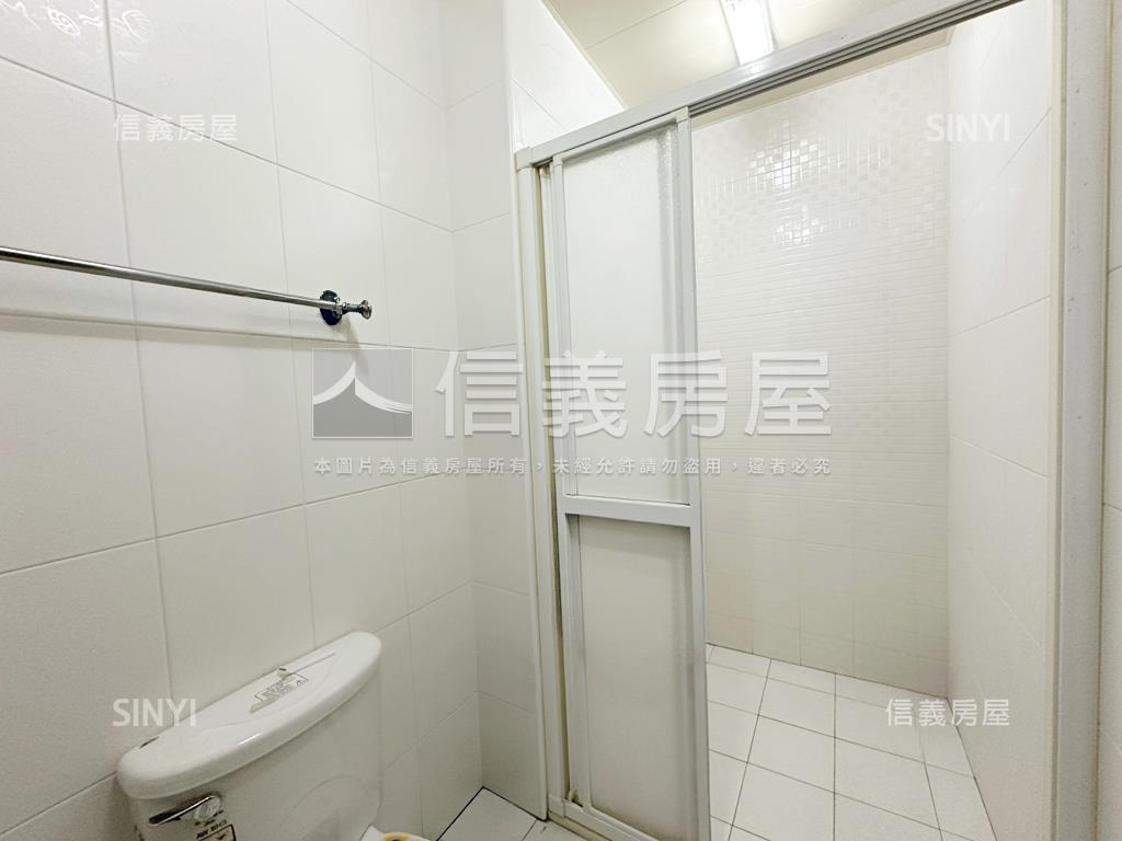 近車站捷運商用地正街店面房屋室內格局與周邊環境