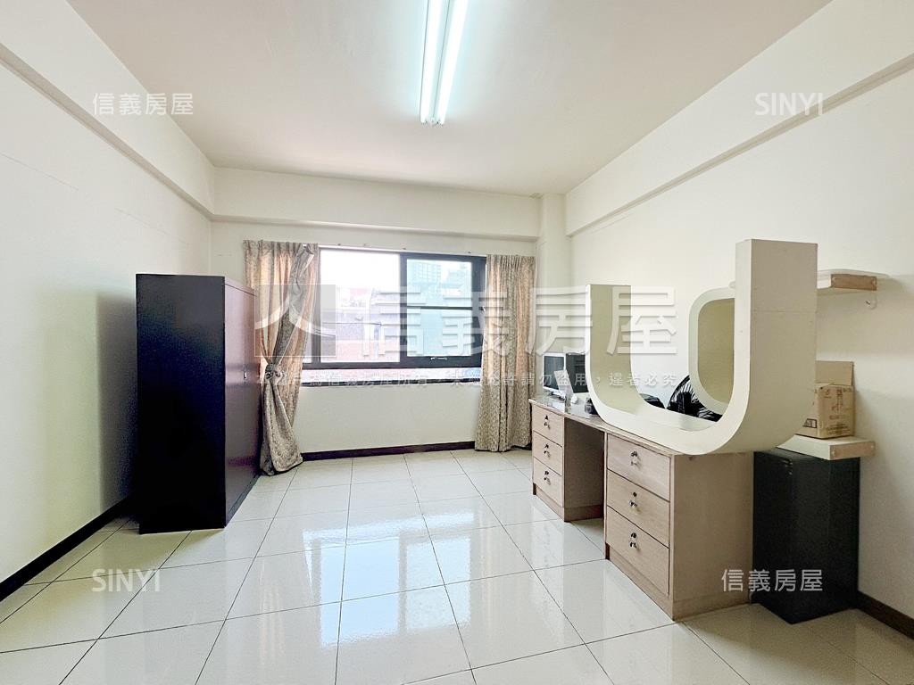 近車站捷運商用地正街店面房屋室內格局與周邊環境