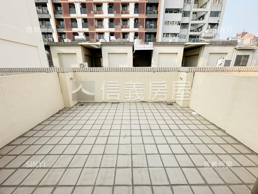 近車站捷運商用地正街店面房屋室內格局與周邊環境