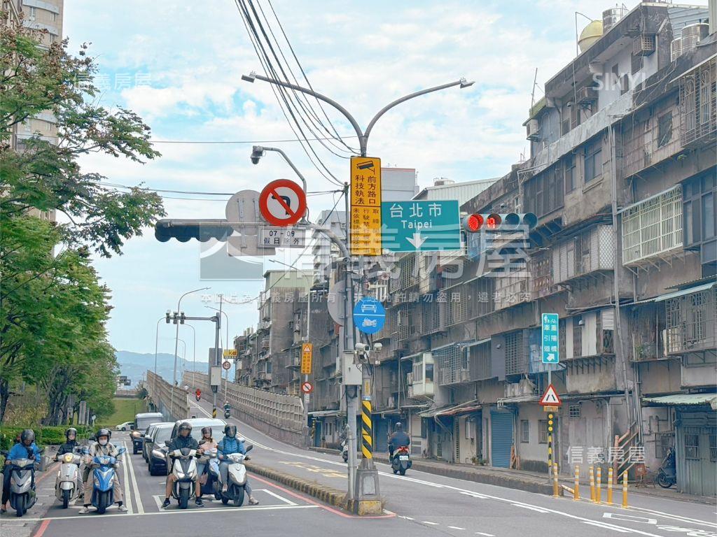 晴空大地高樓２房房屋室內格局與周邊環境