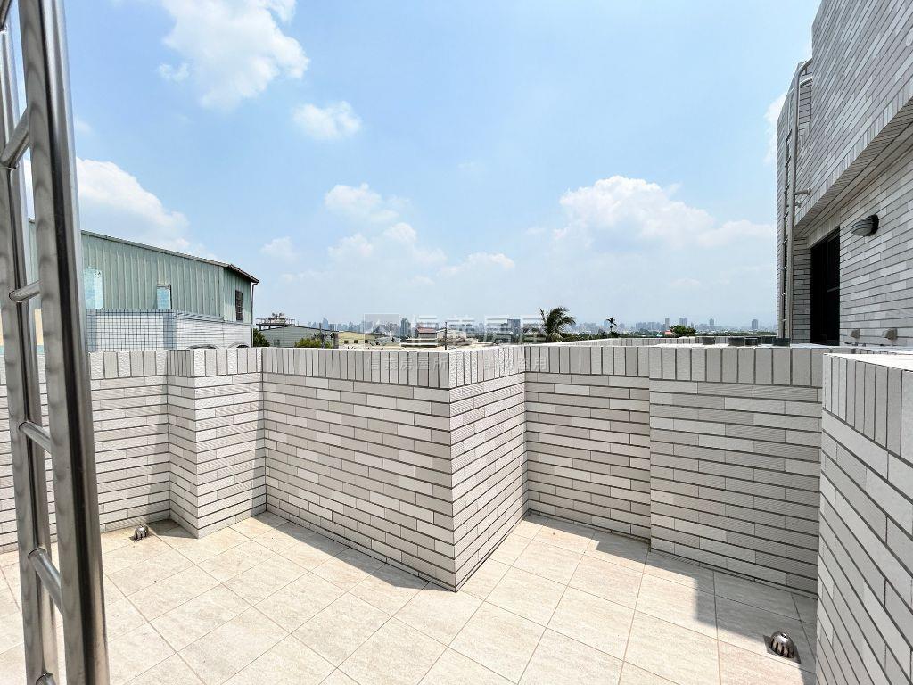 南屯全新未住有孝親房別墅房屋室內格局與周邊環境