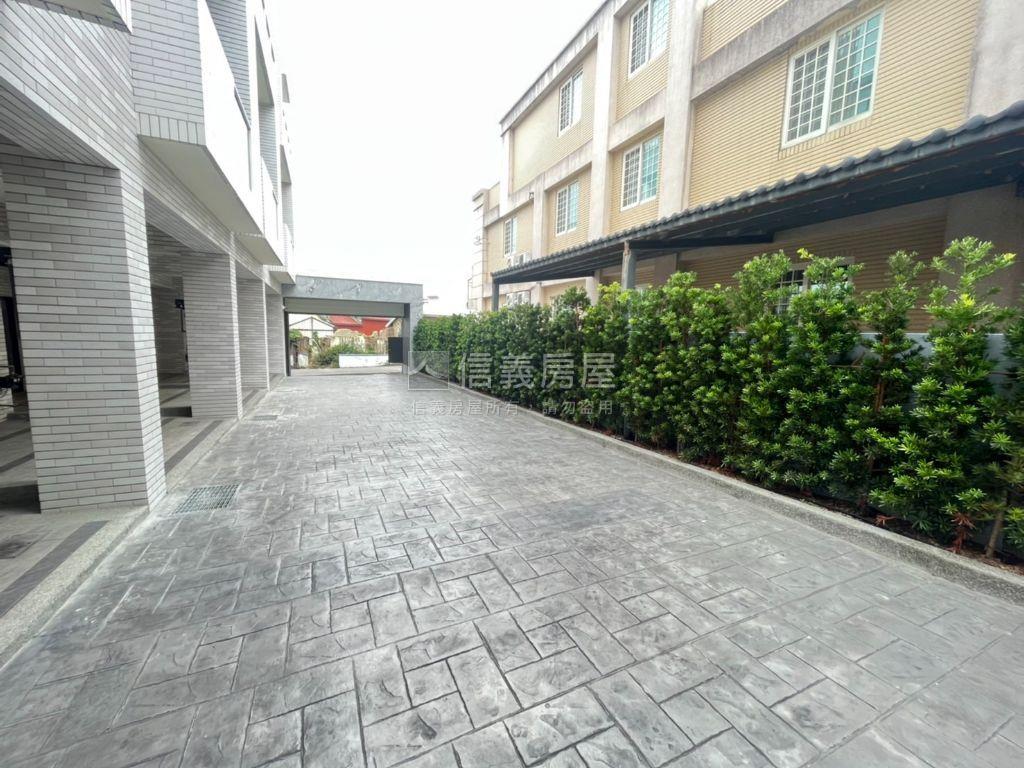南屯全新未住有孝親房別墅房屋室內格局與周邊環境