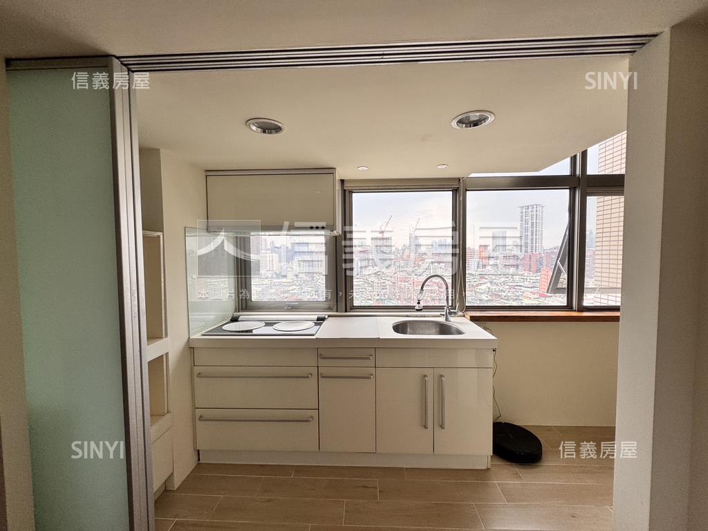 信義星座後棟高樓景觀居房屋室內格局與周邊環境