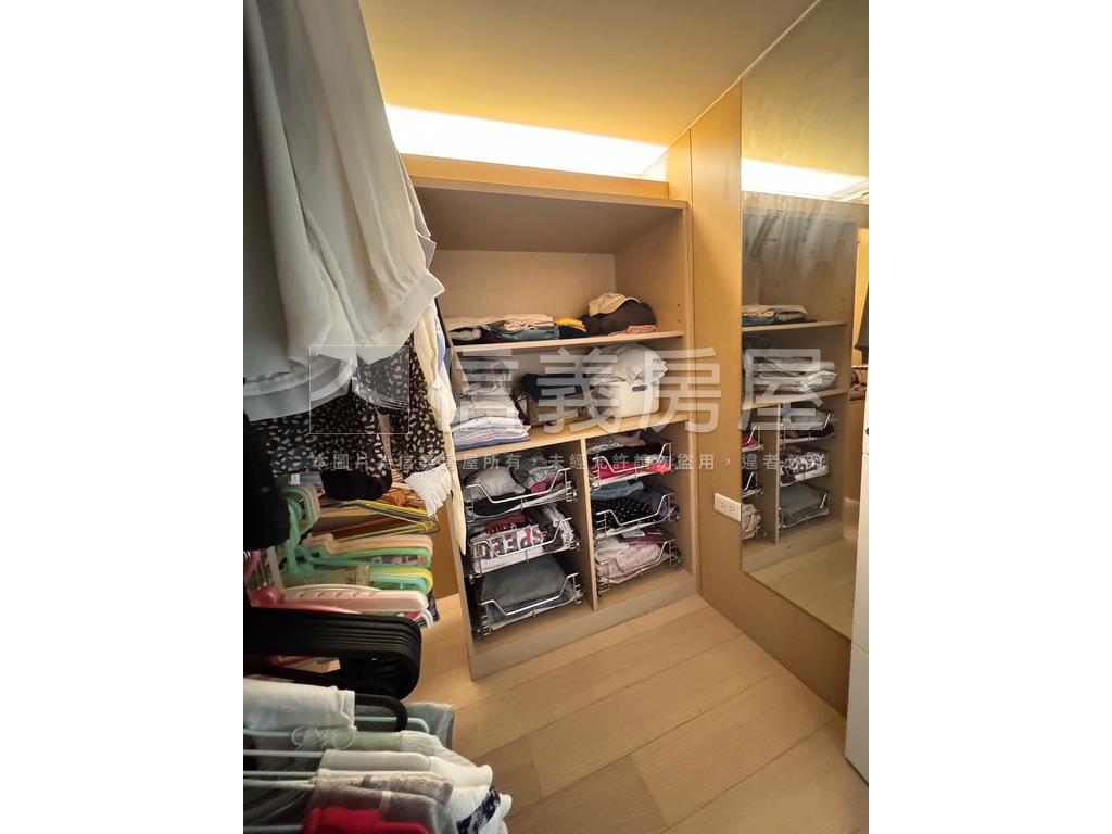 信義星座後棟高樓景觀居房屋室內格局與周邊環境