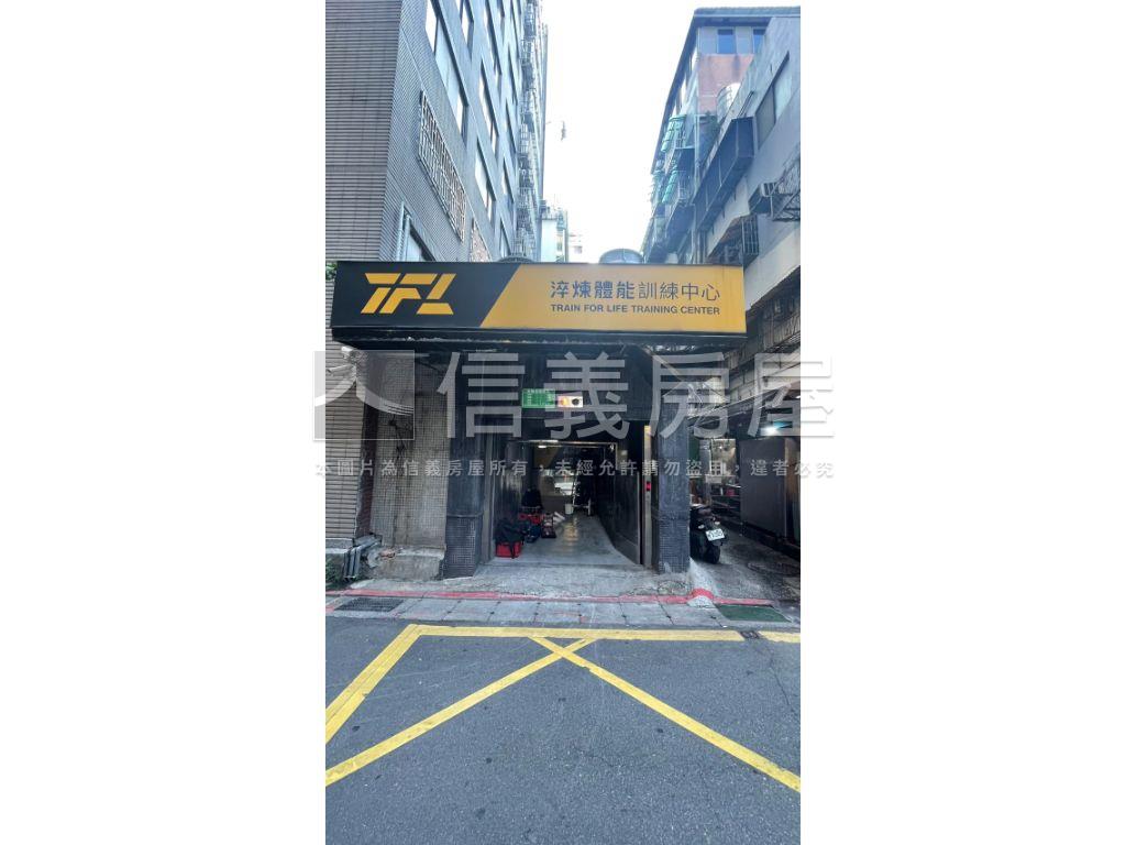 國際忠孝大樓地下室大空間房屋室內格局與周邊環境