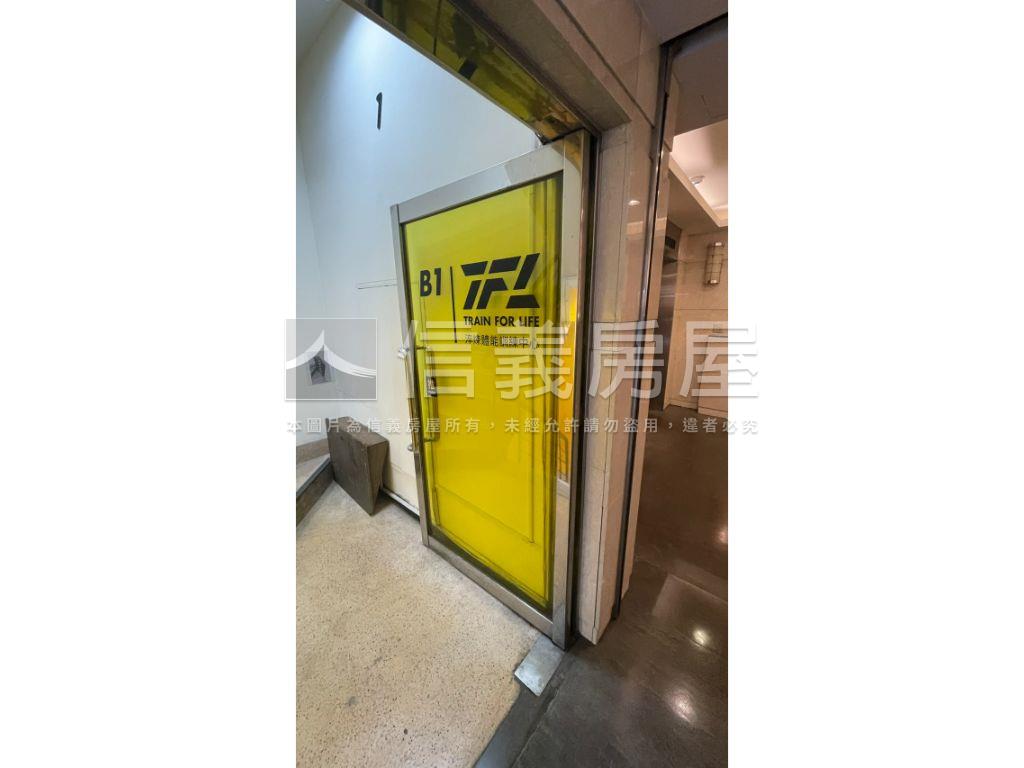 國際忠孝大樓地下室大空間房屋室內格局與周邊環境