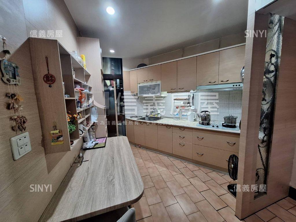 府中捷運商業區傳家透天房屋室內格局與周邊環境