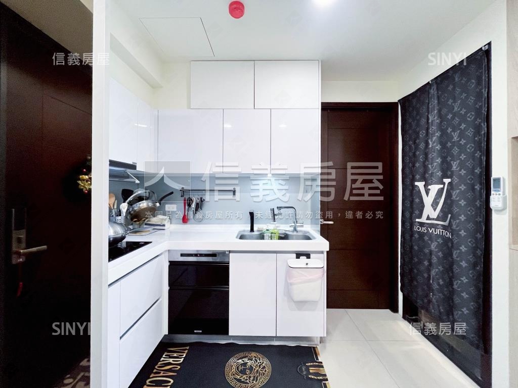 文心一號高樓層平面車位房屋室內格局與周邊環境