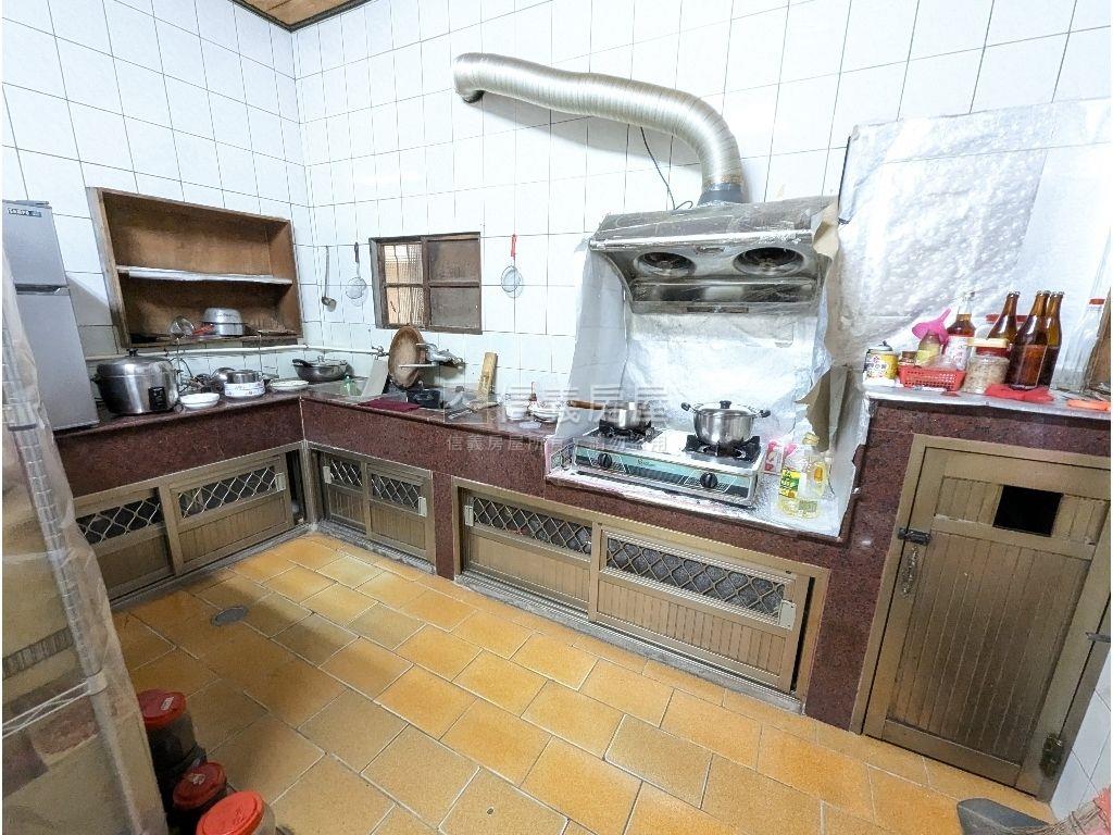 中航路高坪效透天美屋房屋室內格局與周邊環境