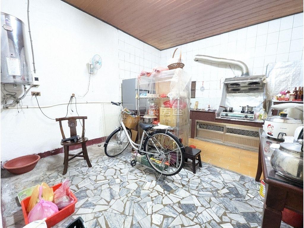 中航路高坪效透天美屋房屋室內格局與周邊環境