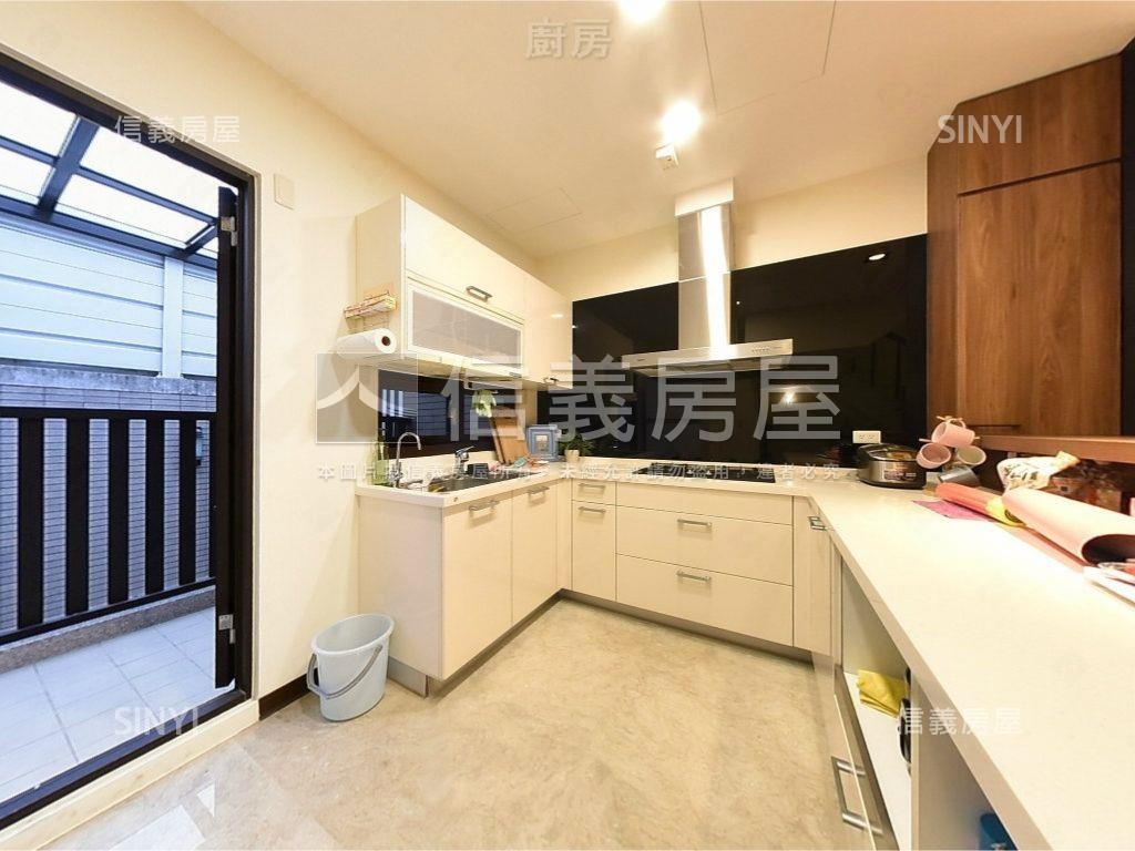 曉陽中正歐風豪墅房屋室內格局與周邊環境