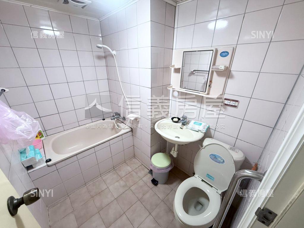 降價漢神百貨旁電梯三房房屋室內格局與周邊環境