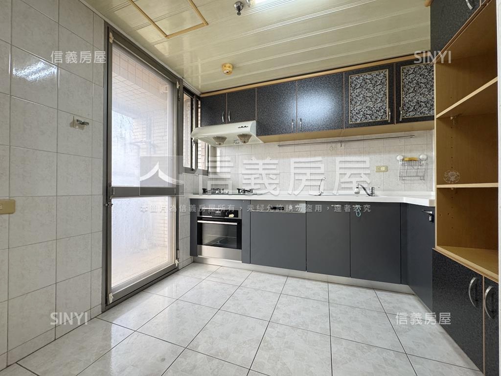 亞灣區高樓海景大四房車位房屋室內格局與周邊環境