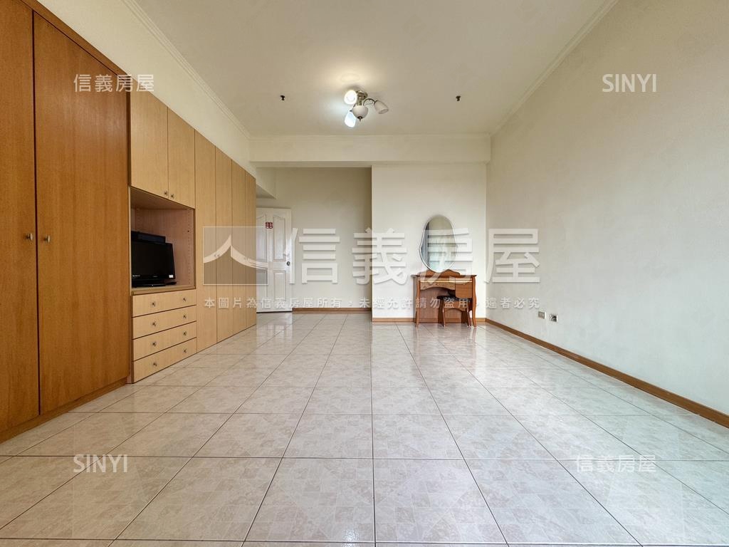 亞灣區高樓海景大四房車位房屋室內格局與周邊環境