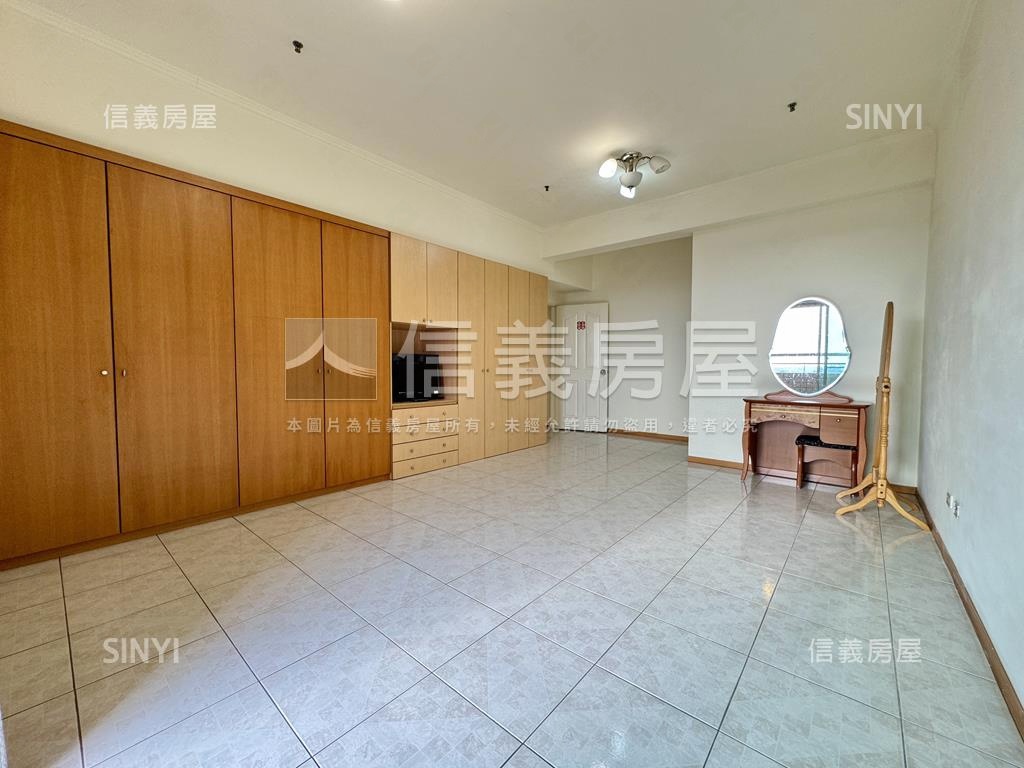 亞灣區高樓海景大四房車位房屋室內格局與周邊環境