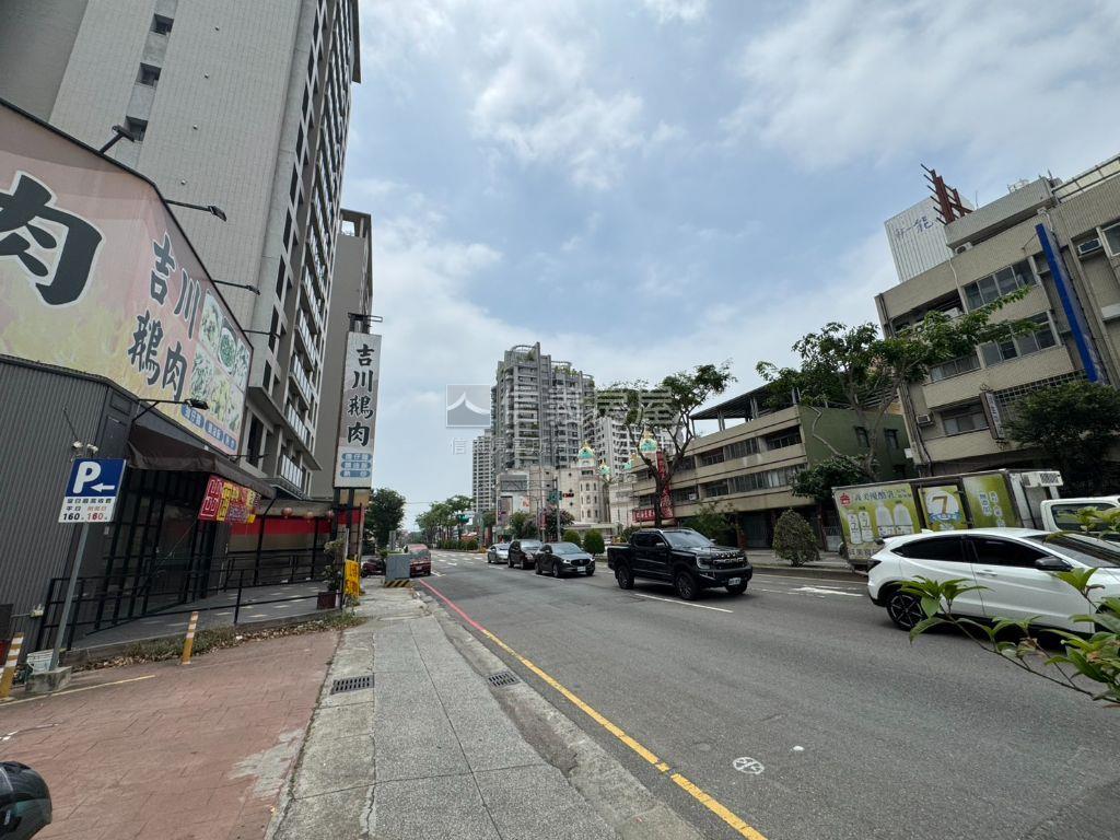 五權西路四層臨路透天Ｃ房屋室內格局與周邊環境