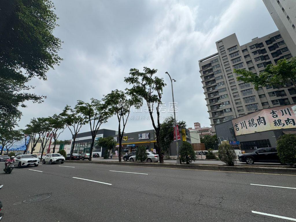 五權西路四層臨路透天Ｃ房屋室內格局與周邊環境