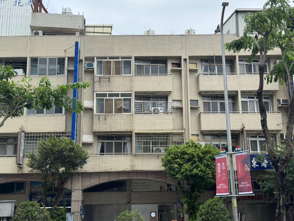 五權西路四層臨路透天Ｃ房屋室內格局與周邊環境