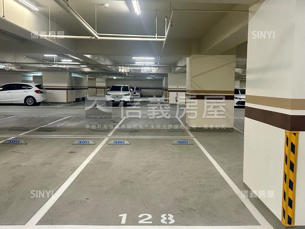 帝國高樓景觀套房含車位房屋室內格局與周邊環境