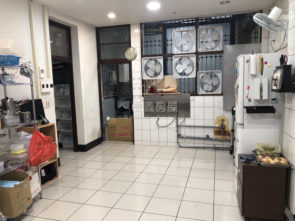 正西大路雙面臨路透店房屋室內格局與周邊環境