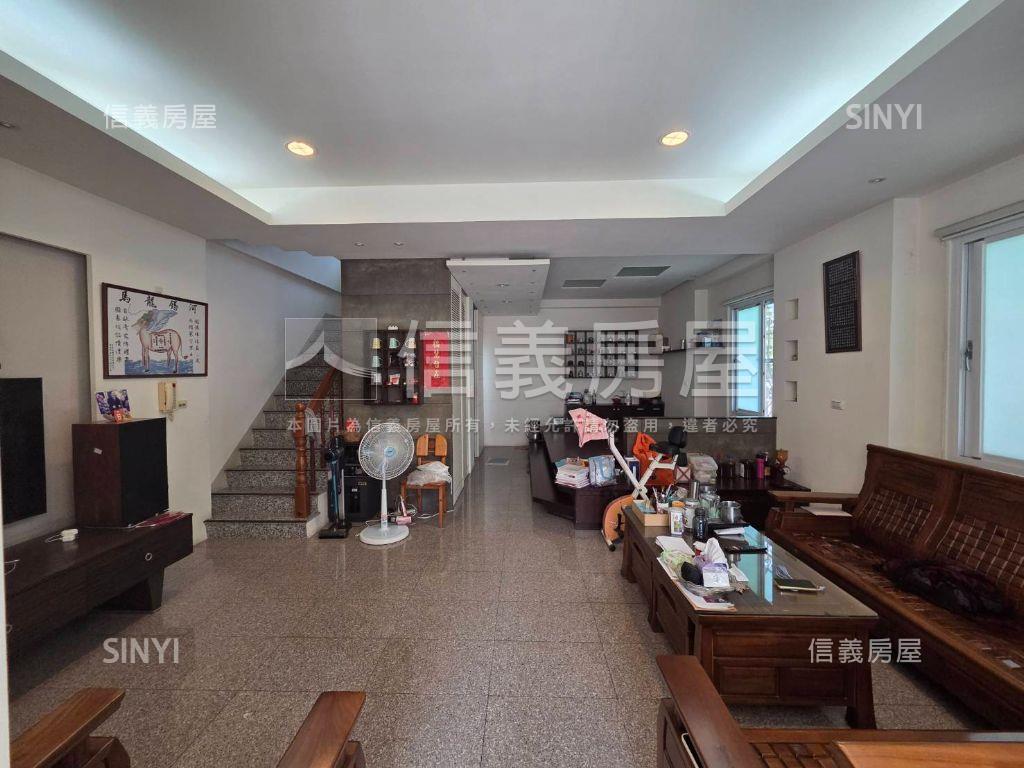 專！鳥松龍揚車庫美透房屋室內格局與周邊環境