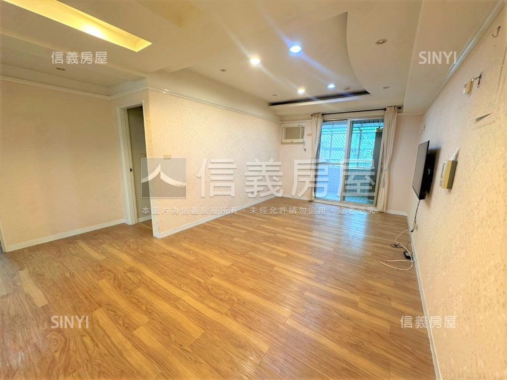 輕軌公園亮麗四房房屋室內格局與周邊環境
