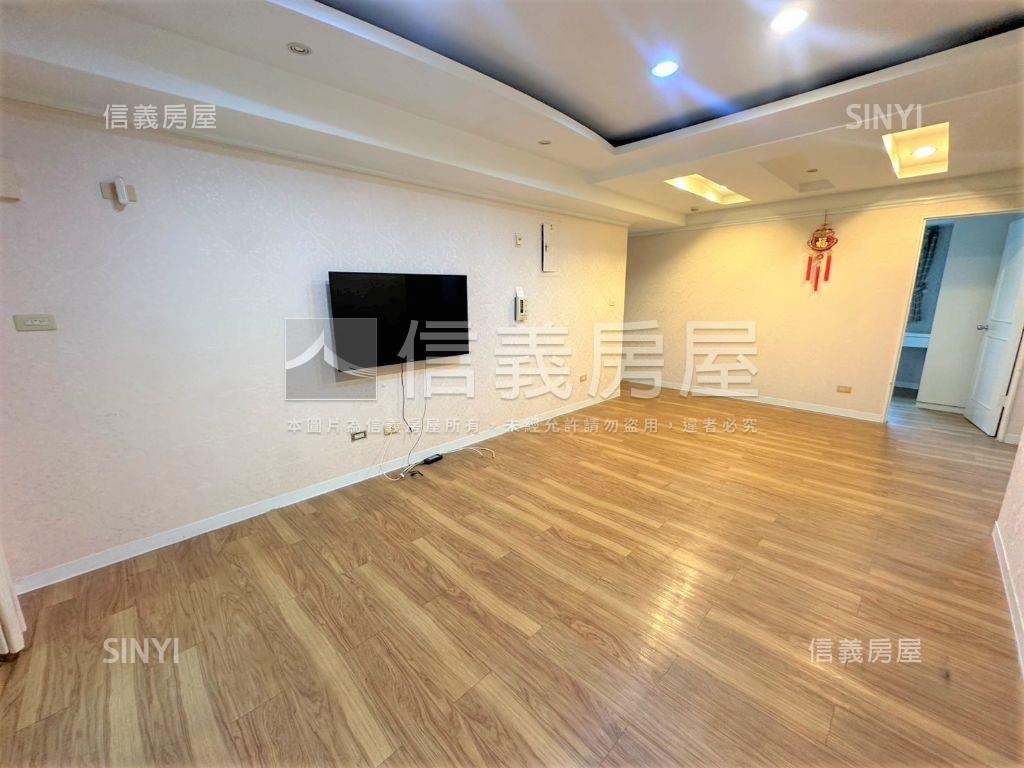 輕軌公園亮麗四房房屋室內格局與周邊環境