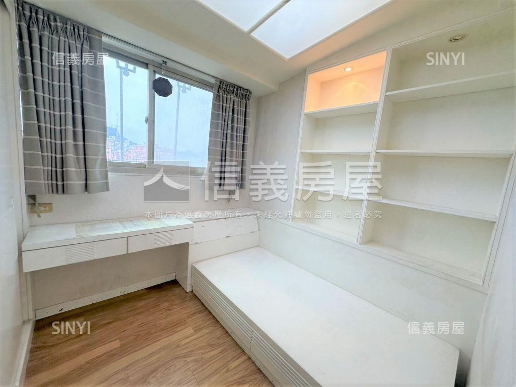 輕軌公園亮麗四房房屋室內格局與周邊環境