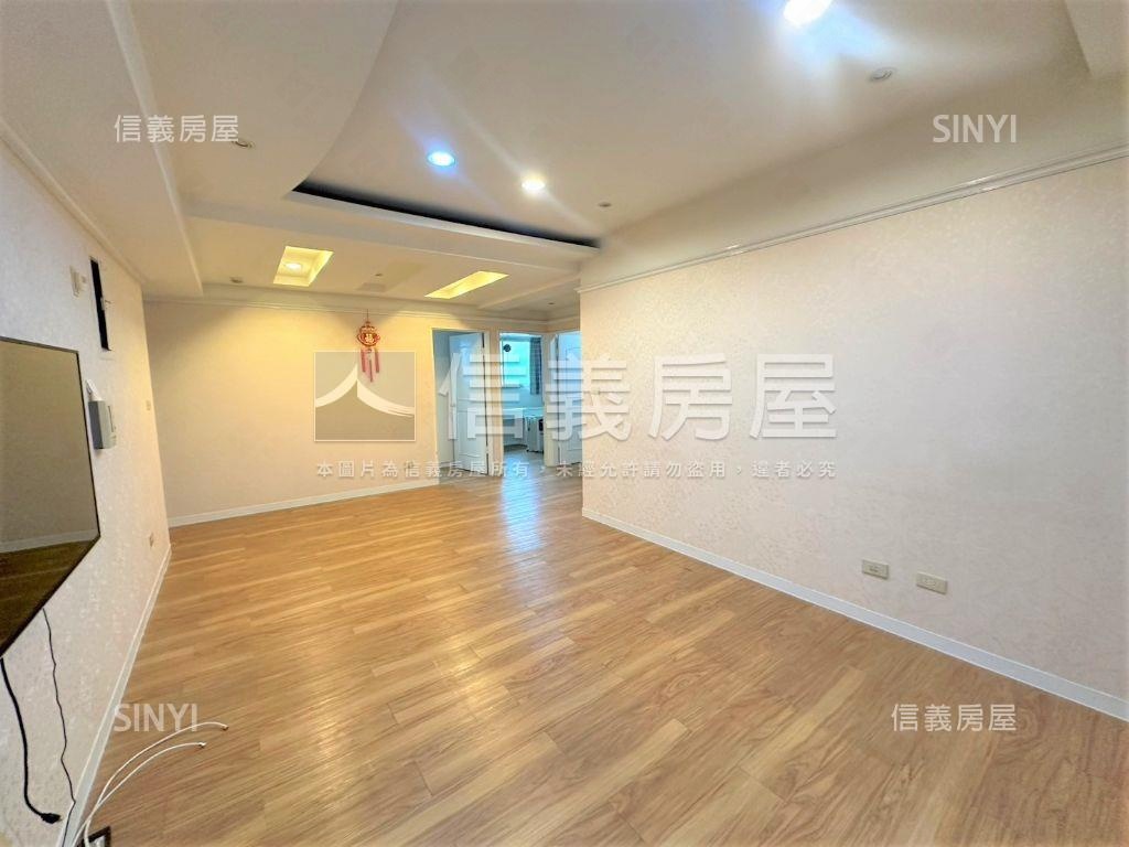 輕軌公園亮麗四房房屋室內格局與周邊環境
