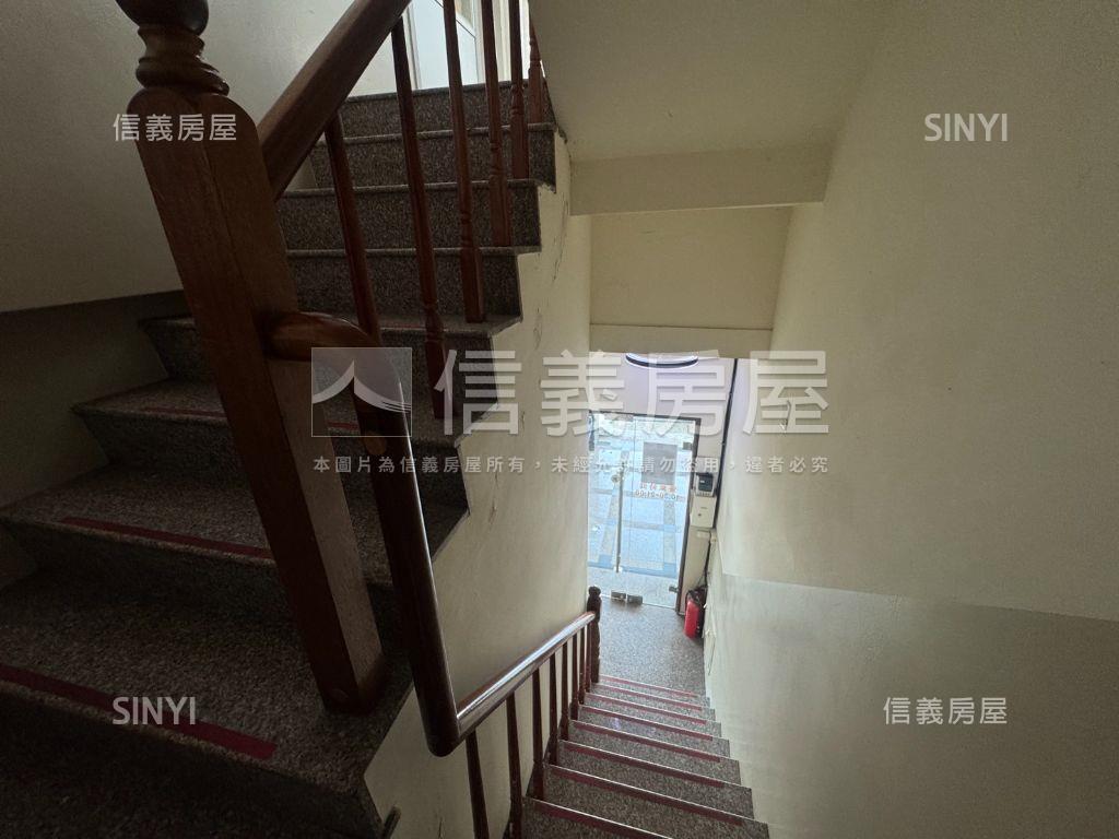 強！雙商圈霸氣角間店住房屋室內格局與周邊環境