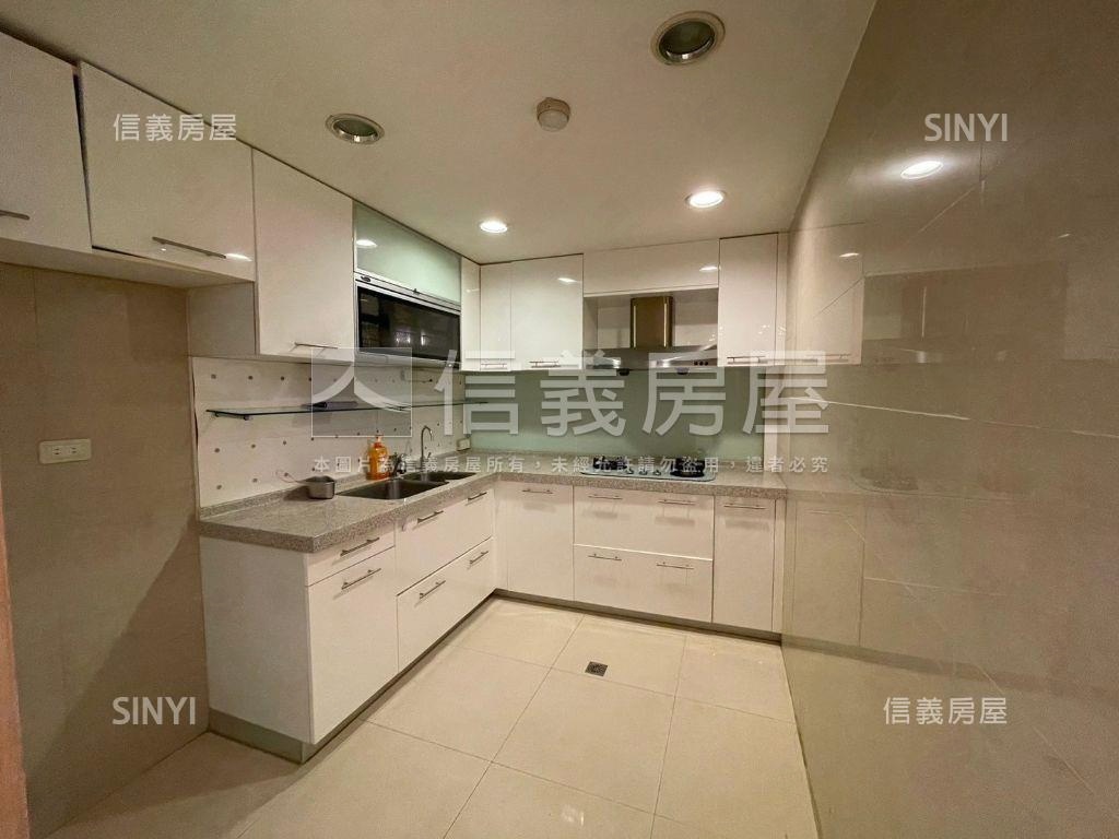 信義世貿兩房美屋房屋室內格局與周邊環境