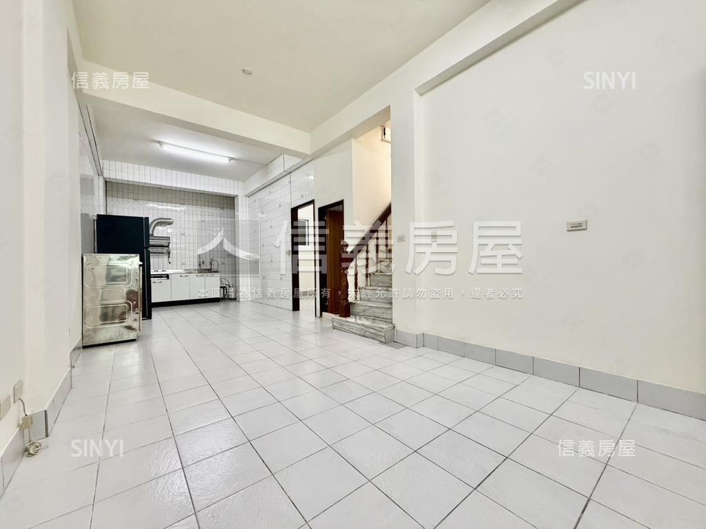 近公園稀有面寬透天房屋室內格局與周邊環境