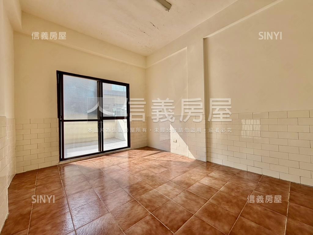 近公園稀有面寬透天房屋室內格局與周邊環境