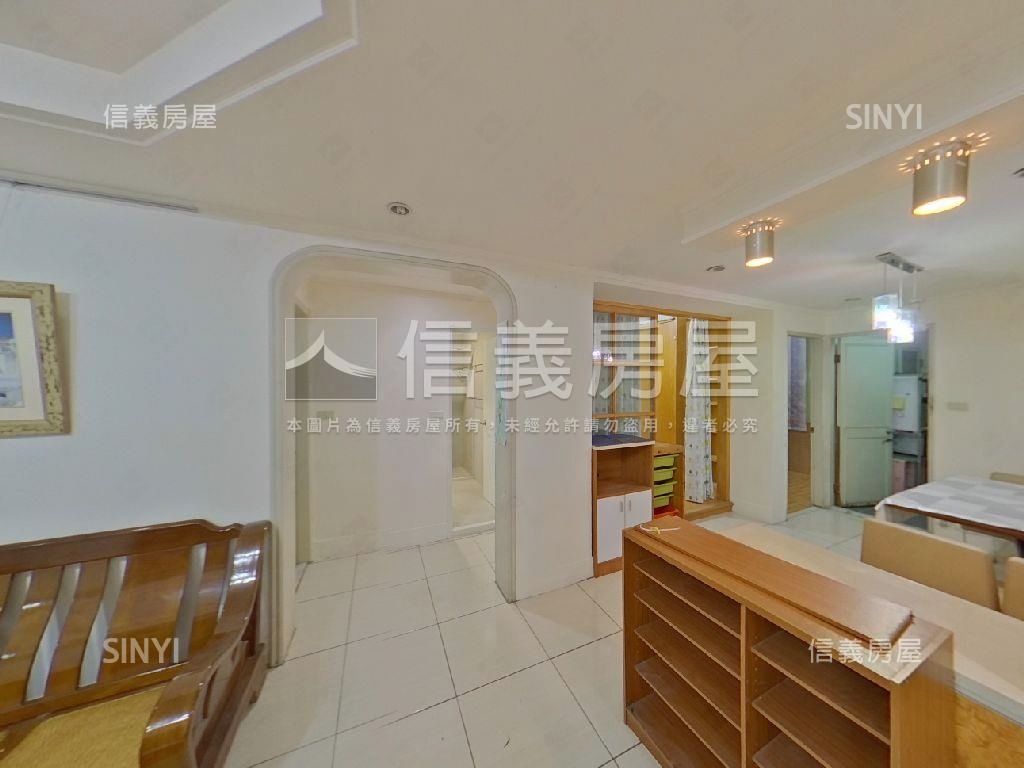 捷運邊間學區三房房屋室內格局與周邊環境