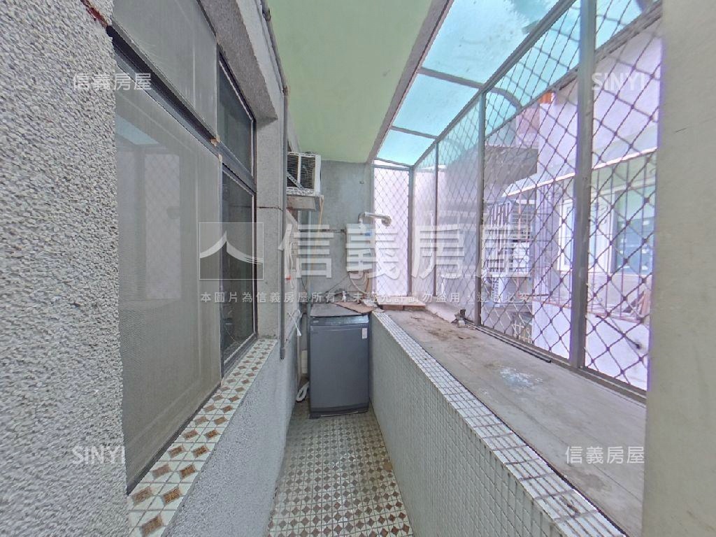 捷運邊間學區三房房屋室內格局與周邊環境