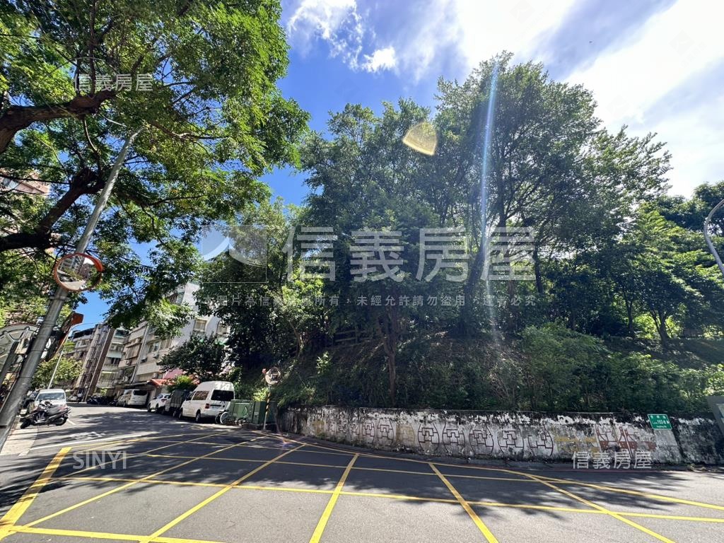 捷運邊間學區三房房屋室內格局與周邊環境