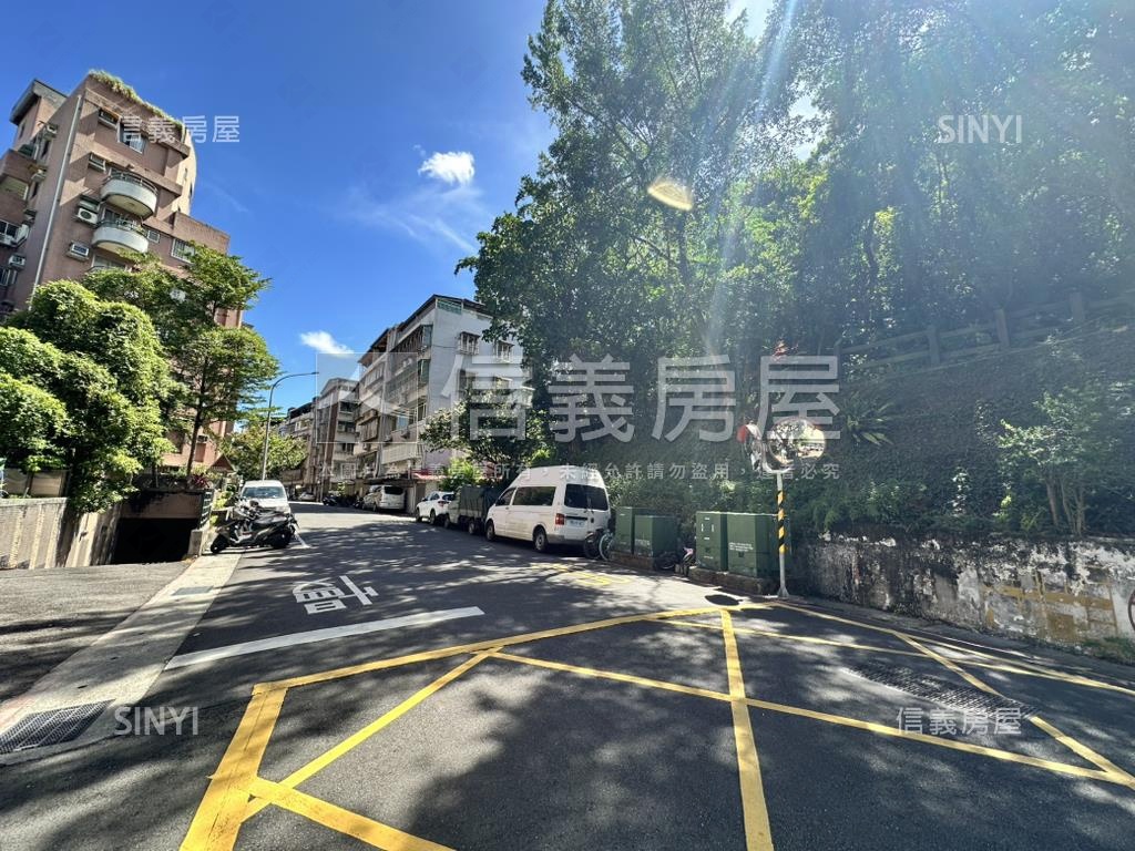 捷運邊間學區三房房屋室內格局與周邊環境