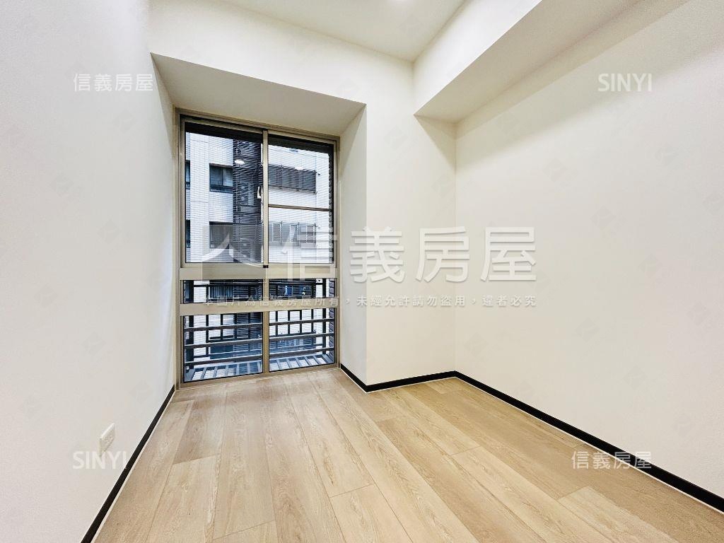城市美學。高樓三房車位房屋室內格局與周邊環境