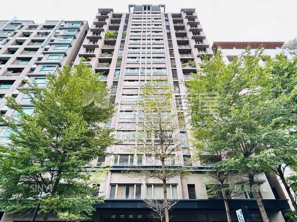 城市美學。高樓三房車位房屋室內格局與周邊環境