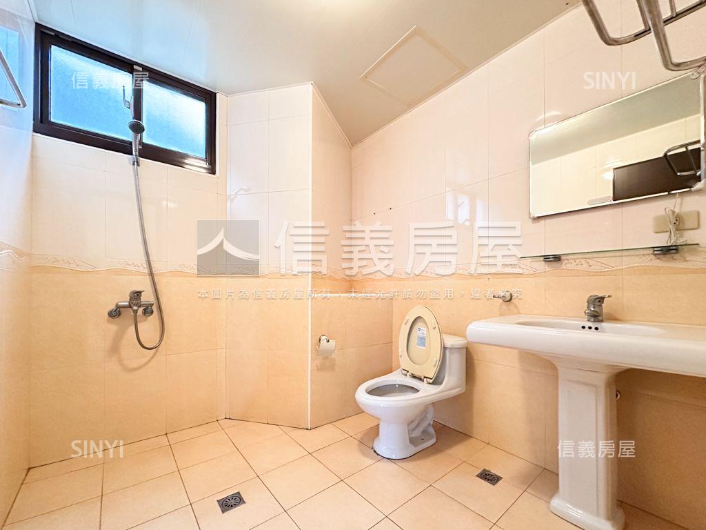 邊間有花園有車庫五房別墅房屋室內格局與周邊環境
