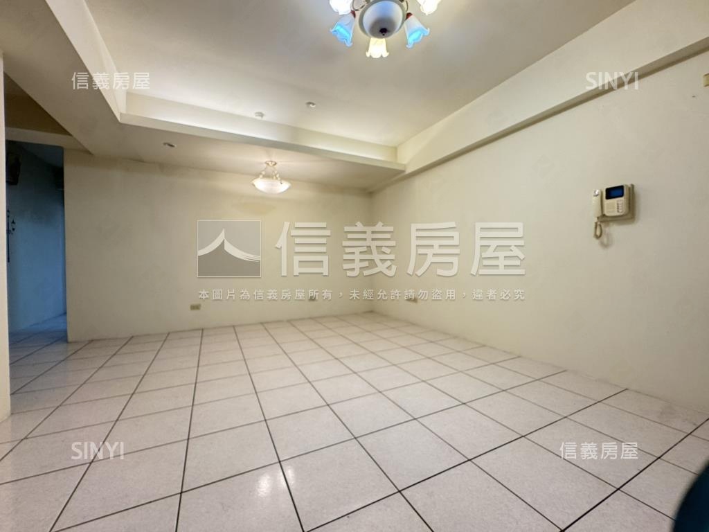 鶯歌電梯典雅三房房屋室內格局與周邊環境