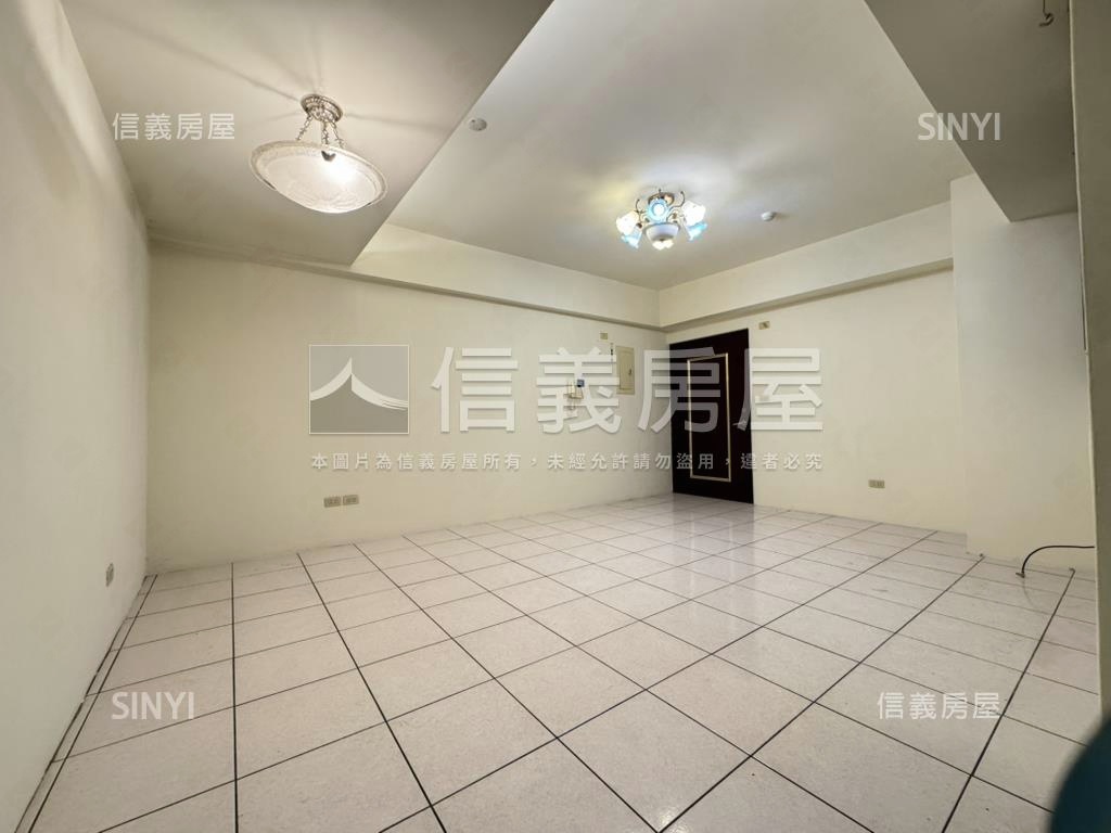 鶯歌電梯典雅三房房屋室內格局與周邊環境