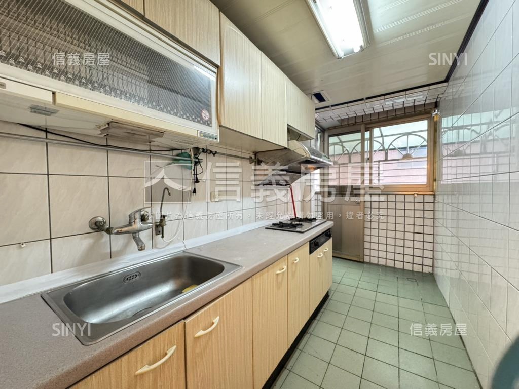 鶯歌電梯典雅三房房屋室內格局與周邊環境