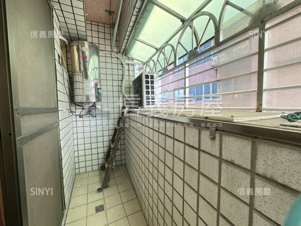 鶯歌電梯典雅三房房屋室內格局與周邊環境