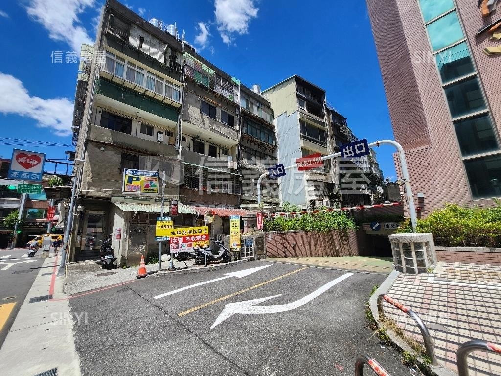 士林商一正馬路透天店面房屋室內格局與周邊環境