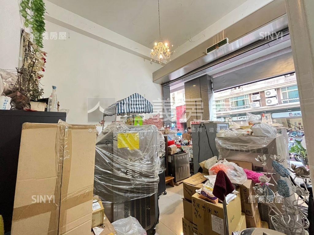 逢甲商圈，熱鬧樓店房屋室內格局與周邊環境