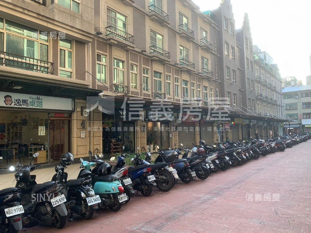 逢甲商圈，熱鬧樓店房屋室內格局與周邊環境