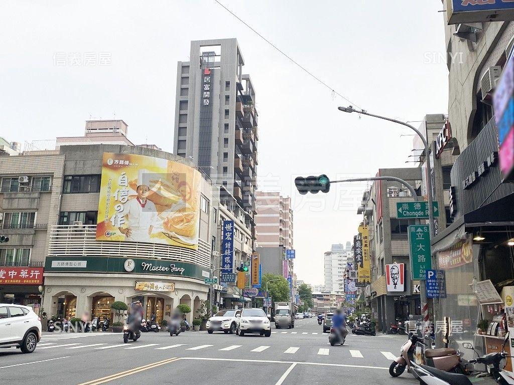 近巨蛋景觀高樓雙車豪邸房屋室內格局與周邊環境